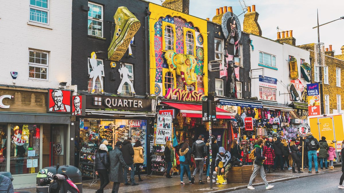Le facciate decorate di Camden High Street a Camden Town, una delle strade più fotografate di Londra